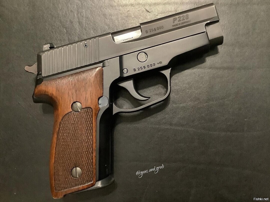 Пистолет SIG-Sauer P228 с 3,9" стволом и магазином на 13 патронов 9x19 Para
