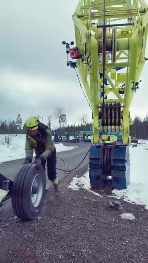 Крановщица