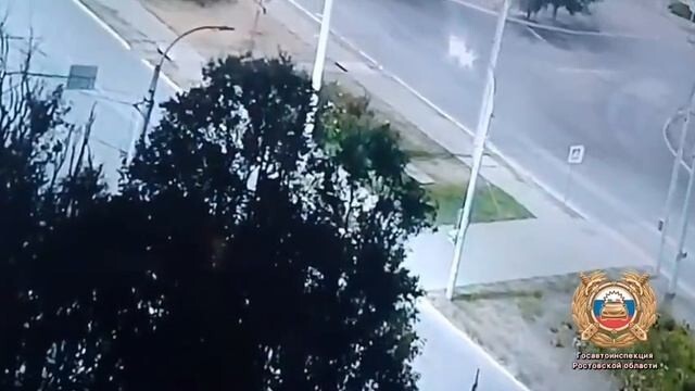«Ауди» снесла электросамокат с подростками в Ростовской области