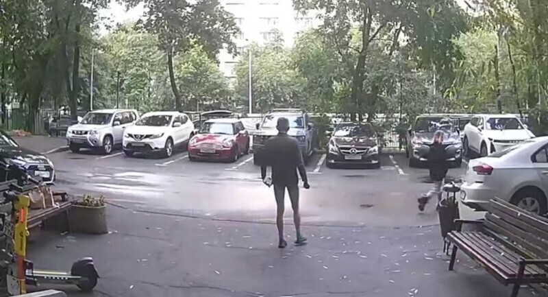 Мужчина в трусах ограбил пенсионерку в&nbsp;Москве