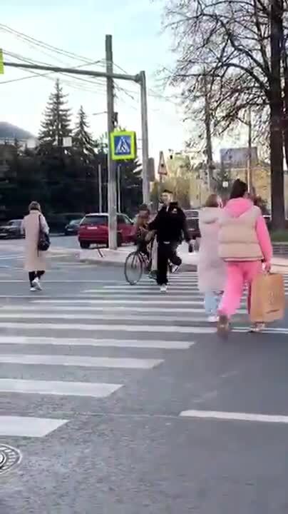 Надо пойти погулять