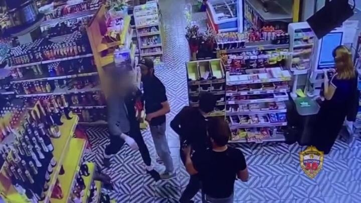 В Москве в магазине покупатели решили использовать в качестве способа оплаты угрозы и стрельбу из пистолета
