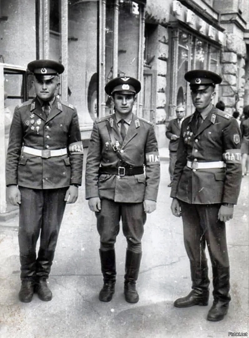 Товарищи солдат