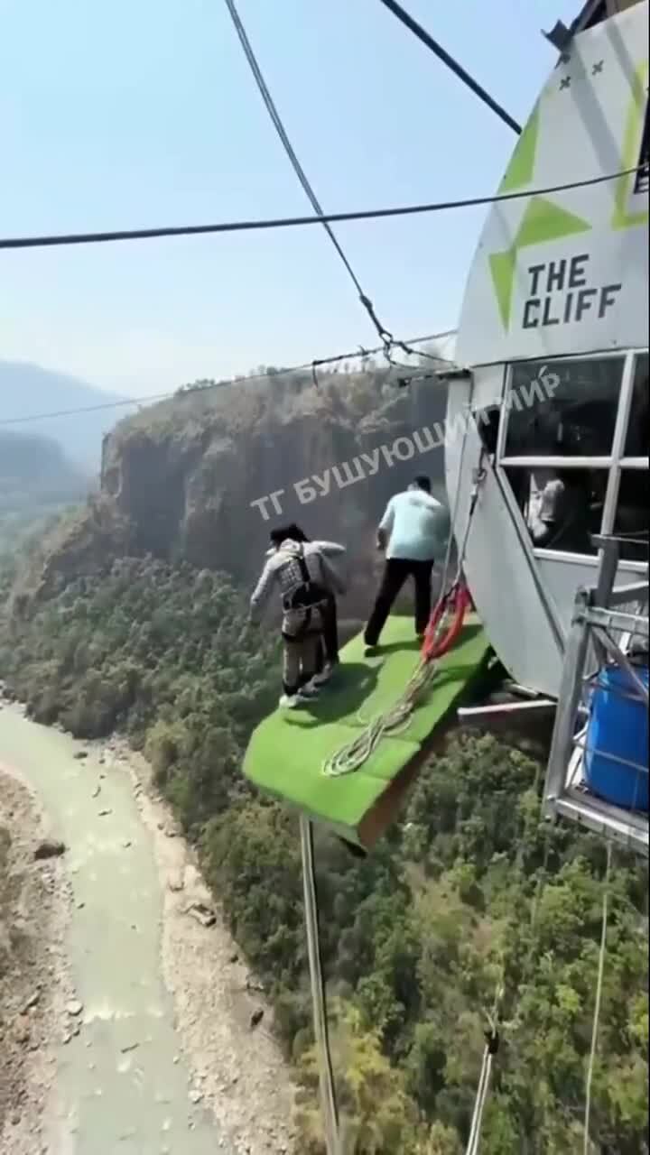 Прыжки с тарзанкой в Индии тоже какие-то особенные