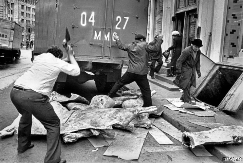 В Большом Черкасском переулке мясо завезли