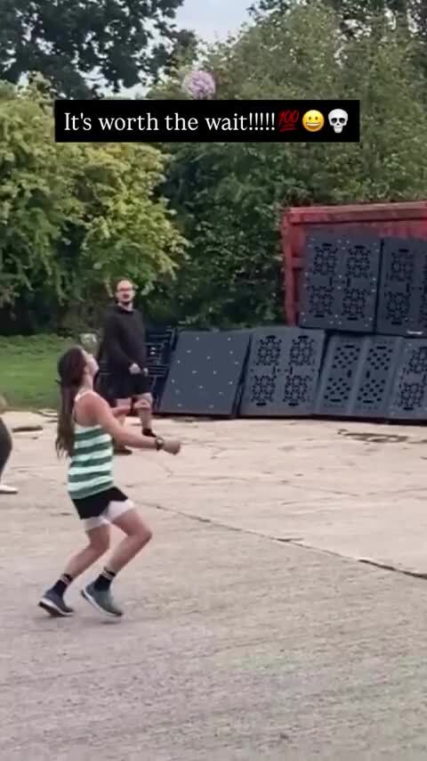 См