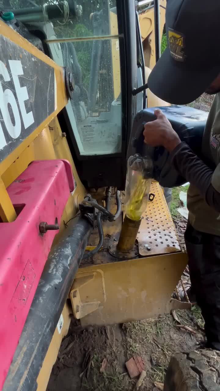 Возможно кому то пригодится данный способ заливки жидкостей в своего кормильца