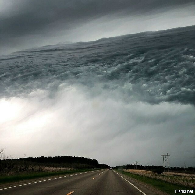 Редкое атмосферное явление, известное как «Небо конца света», было замечено н...