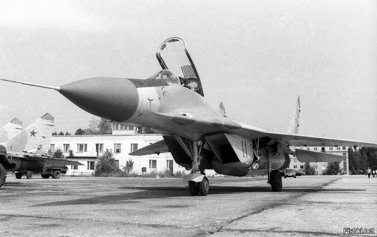 6 октября 1977 года в небо впервые поднялся легкий истребитель МиГ-29