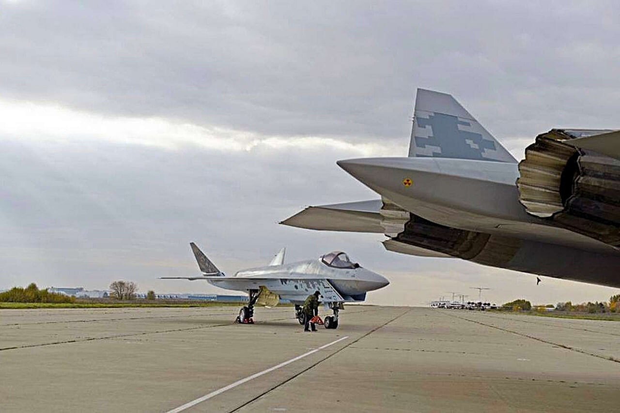 Новейший российский истребитель 5-го поколения Су-75 замечен на летном поле