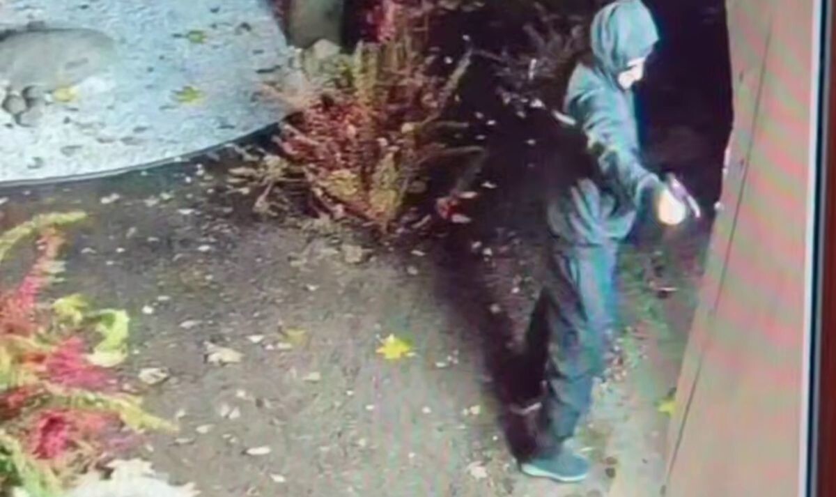 В Москве мужчина стрелял по окнам кафе из пистолета