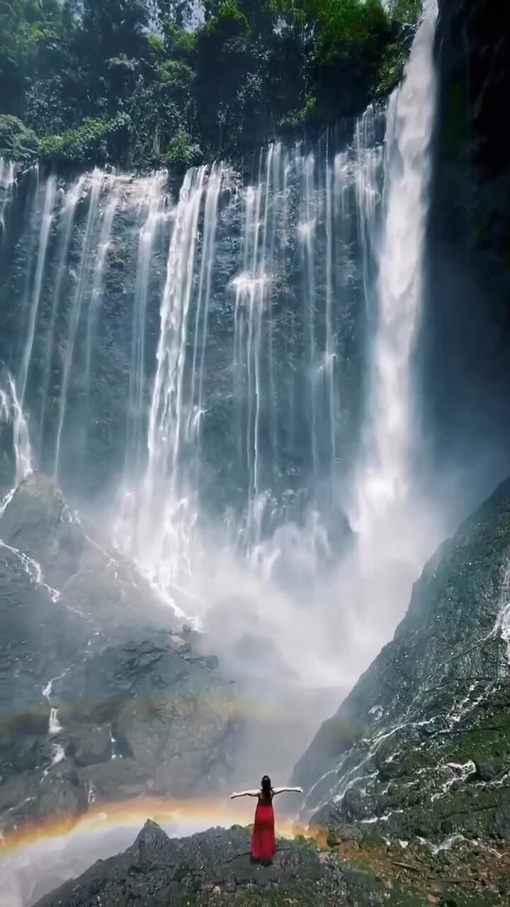 Водопад Тумпак Севу на острове Ява