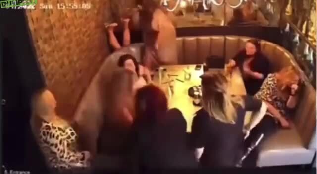 Сидела женщина , скучала