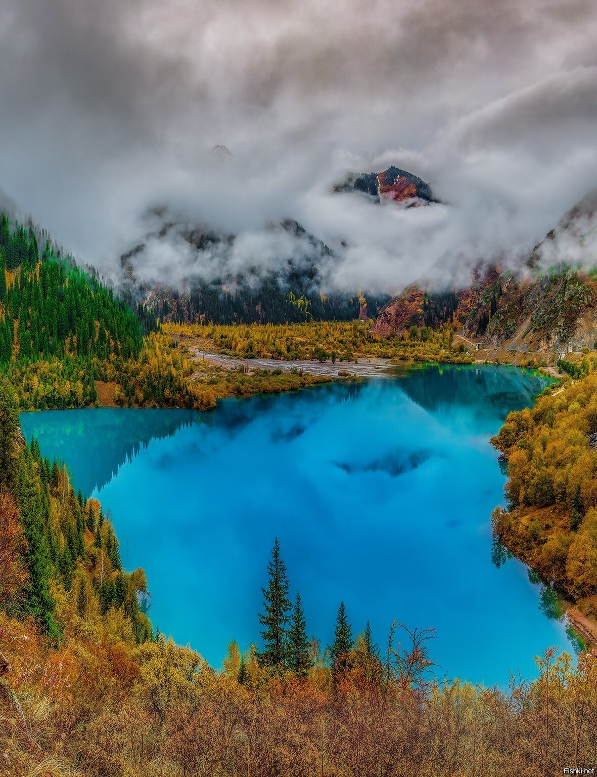 Осень на озере Иссык близ Алма-Аты