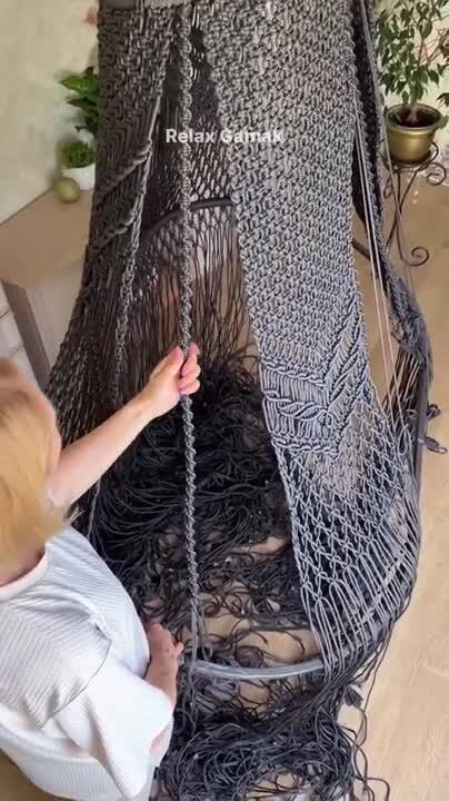 Сидела женщина , скучала
