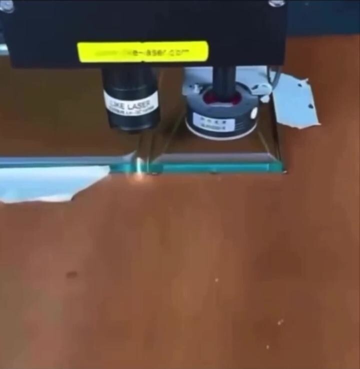 Лазерная резка стекла