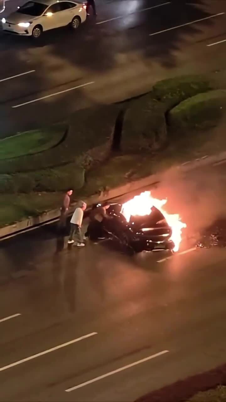 Акции Xiaomi упали на 6% после нового ДТП с электромобилем SU7