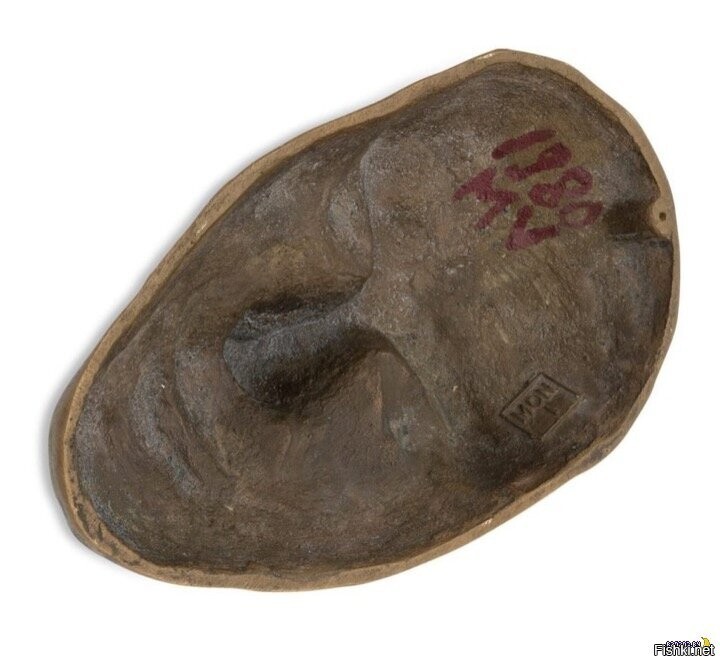 Посмертная бронзовая маска Высоцкого уйдет с молотка в Монако