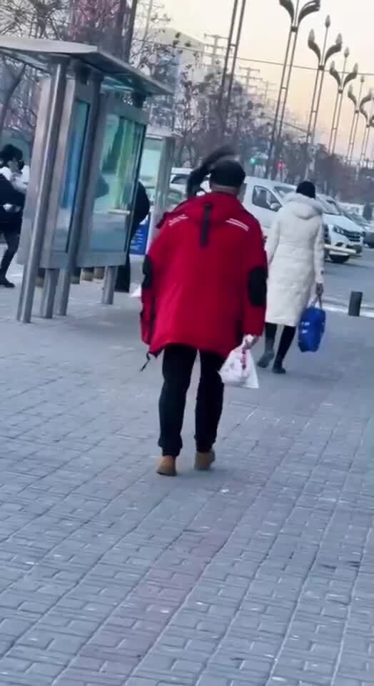 У мужика белочка