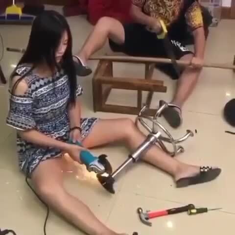 Кто-то должен ей показать как работать с болгаркой