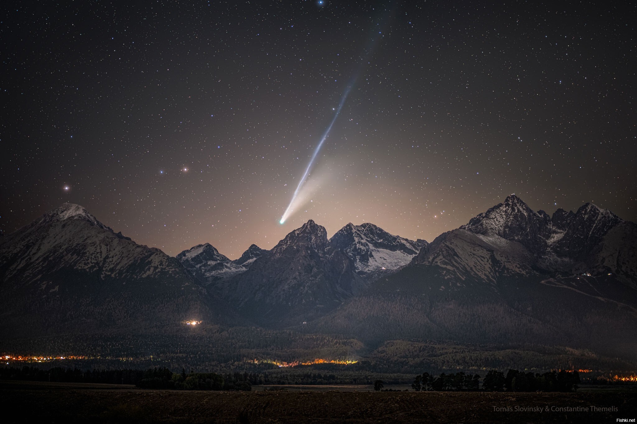 Комета Lemmon устраивает шоу для камер по всему миру