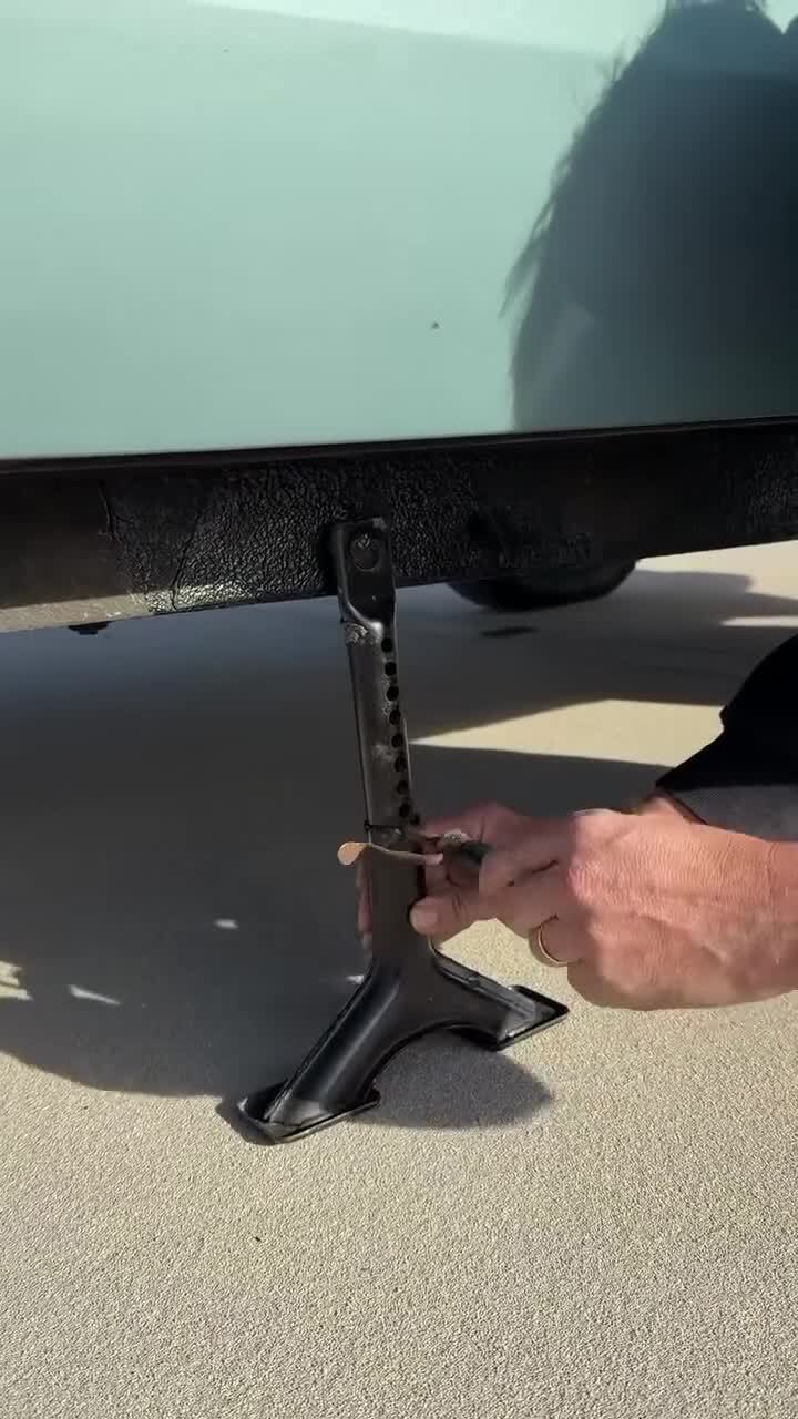 Как легко поменять колесо на Citroen DS