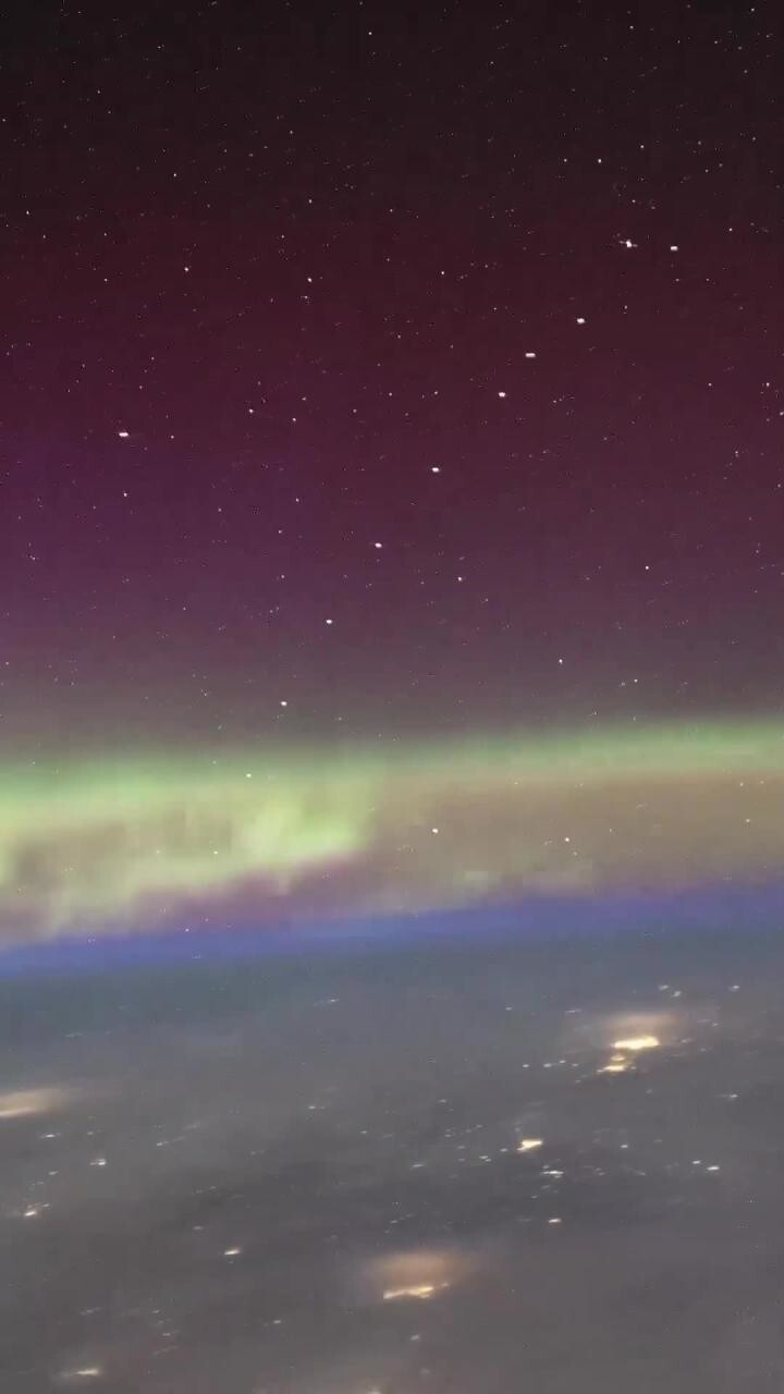 Вид с МКС на «поезд» спутников Starlink