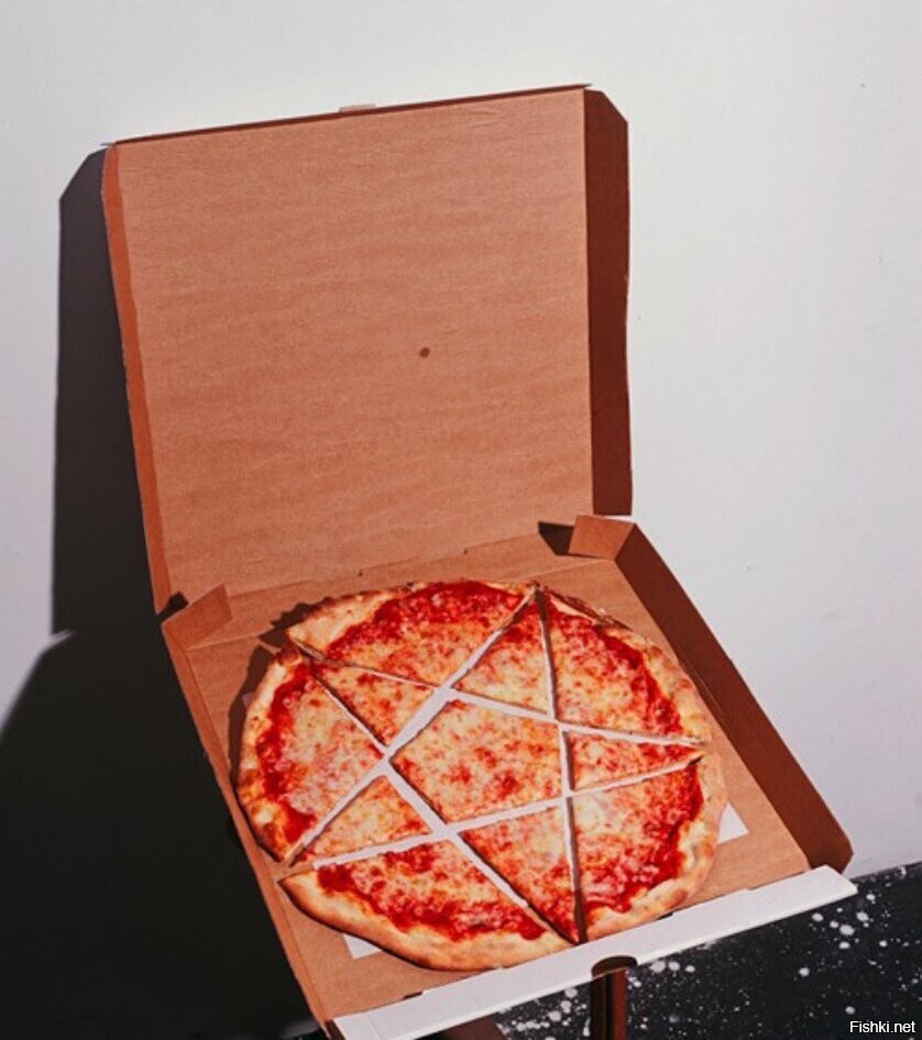 Я так понимаю, в середине знак качества =)