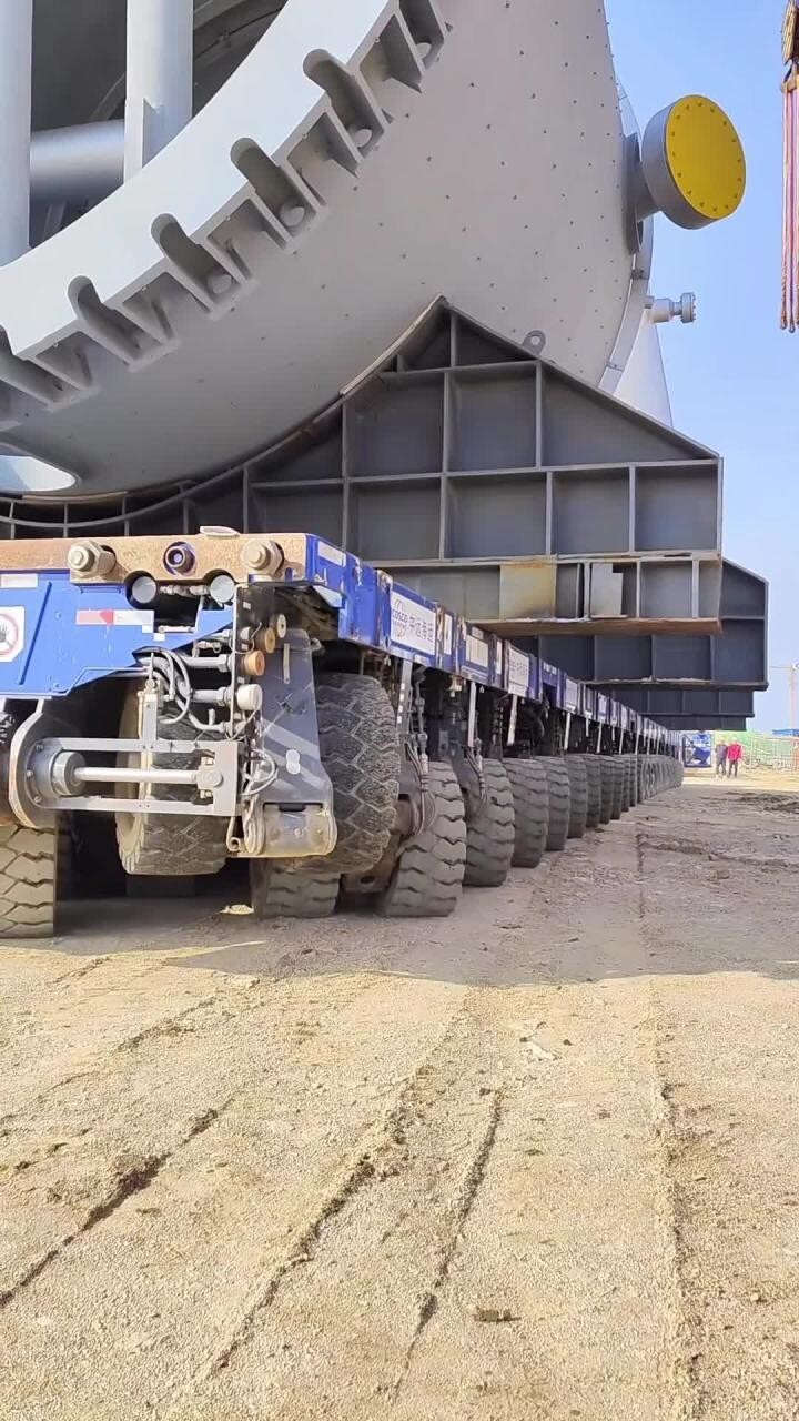 Транспортировка невероятно огромного газового резервуара