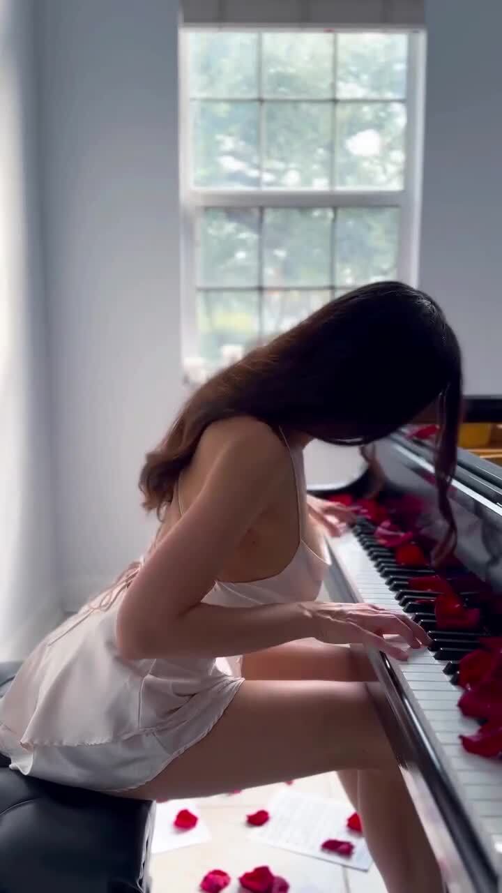 Мелодия Октябрьская мечта - от Лолы Астановой