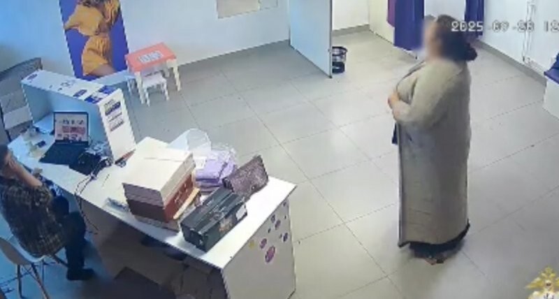 Жительница Арзамаса "обновила" гардероб бесплатно прямо в пункте выдачи заказов