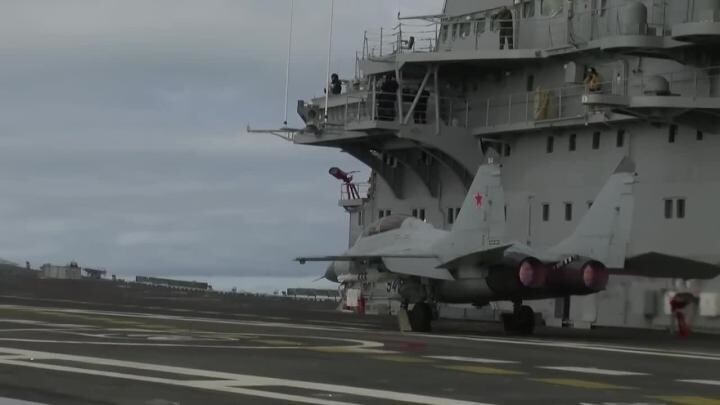 Взлет истребителя МиГ-29К с палубы индийского авианосца "Викрант"