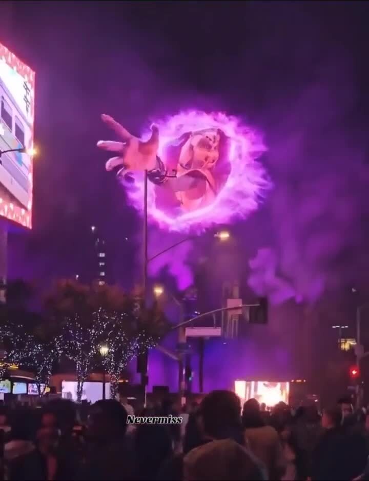 Оригинальный рекламный «портал»