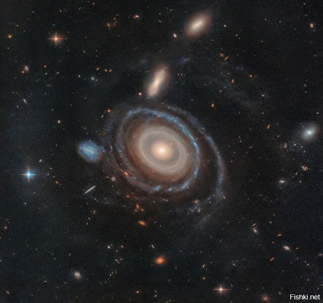 Галактика LEDA 1313424 на снимке Хаббла