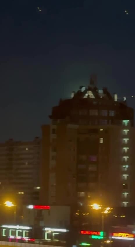 Необычный летающий объект пролетел сегодня рано утром над Москвой