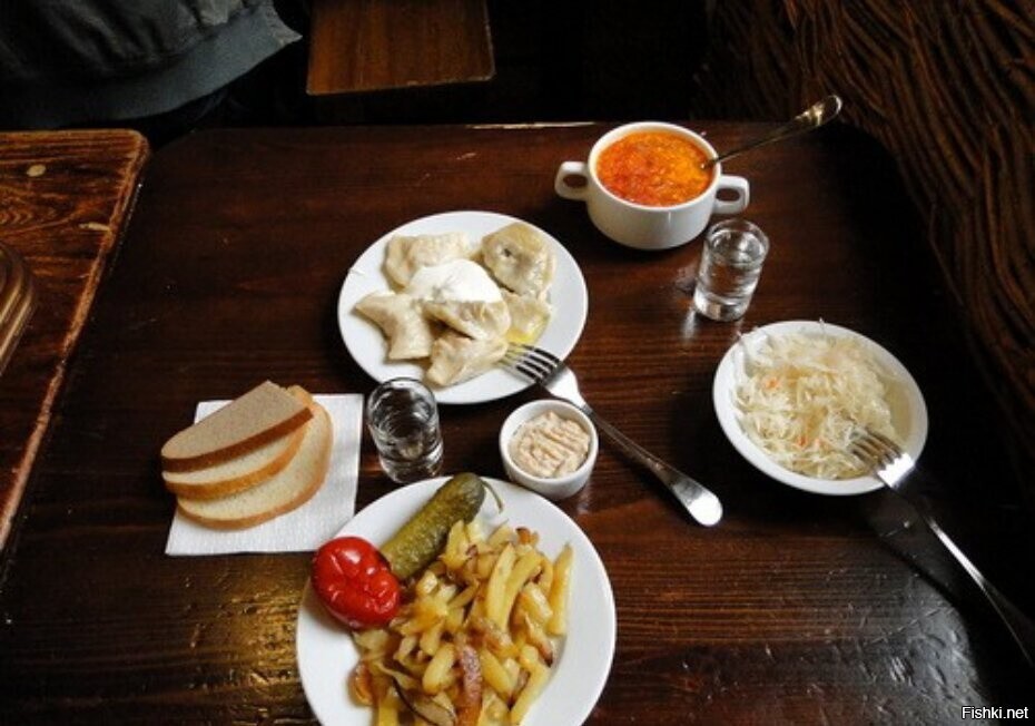 У кого обед, у кого полдник, у кого-то ужин =)