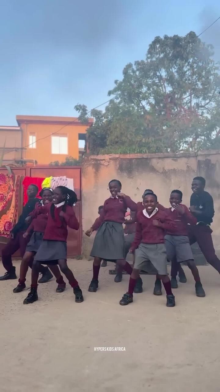 От души сыграли африканские школьники