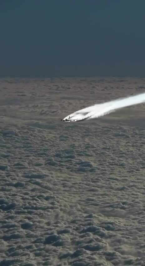 Эффектный пролёт грузового Боинг 747