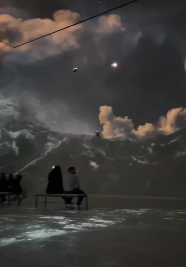 Современная выставка