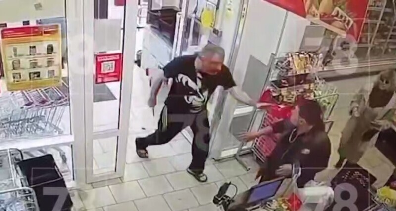 Мужчина устроил поножовщину в магазине в Санкт-Петербурге