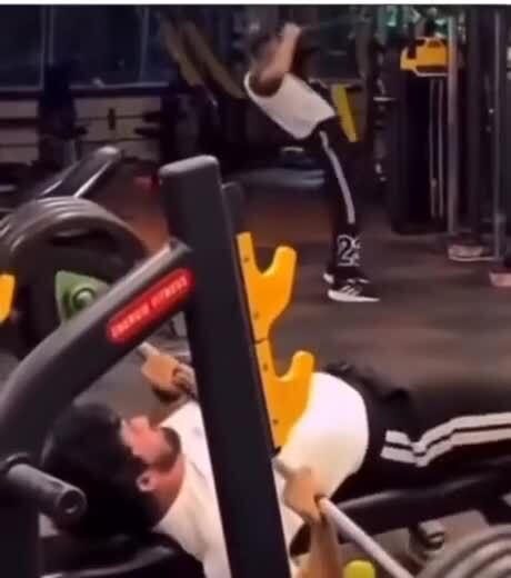 Жим лежа без страховки