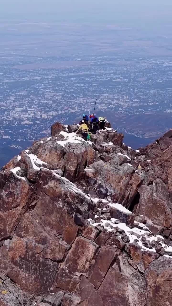 Пик Абая 4010м близ Алма-Аты