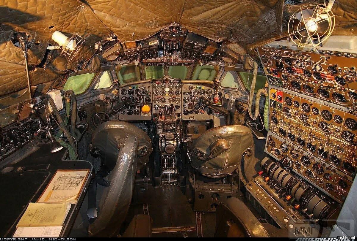 Кабина De Havilland Comet - первого в мире реактивного пассажирского лайнера