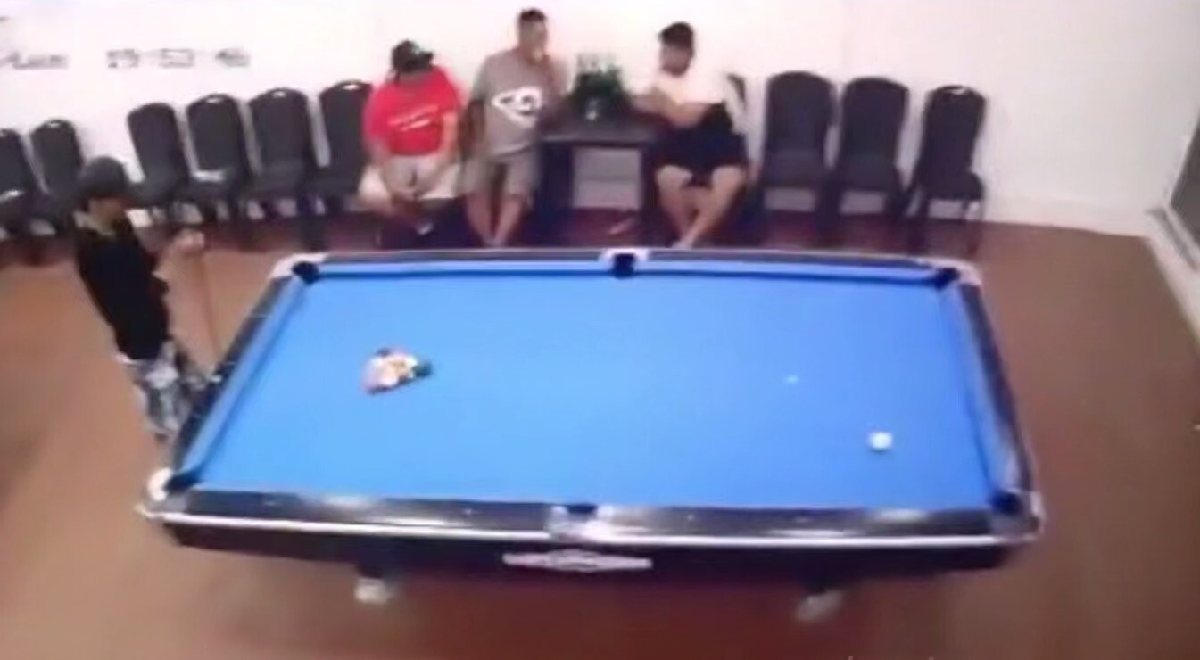 Нападение на посетителей бильярдной в Эквадоре