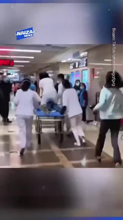 Такие ровные и гладкие полы в клиниках - чтобы каталки быстро катать