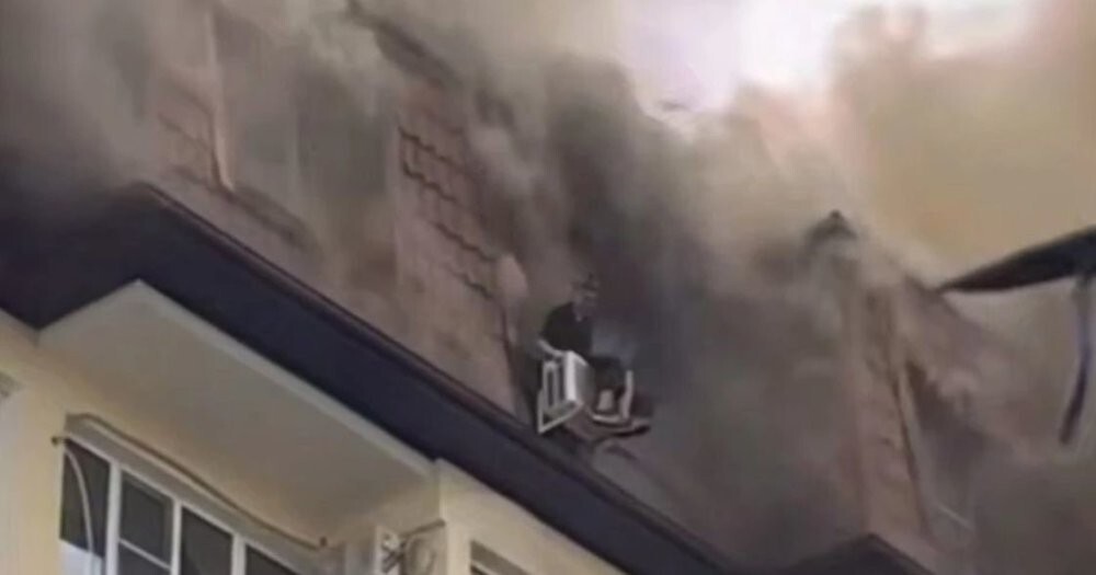 В Сочи девушка чудом спаслась от пожара, забравшись на кондиционер