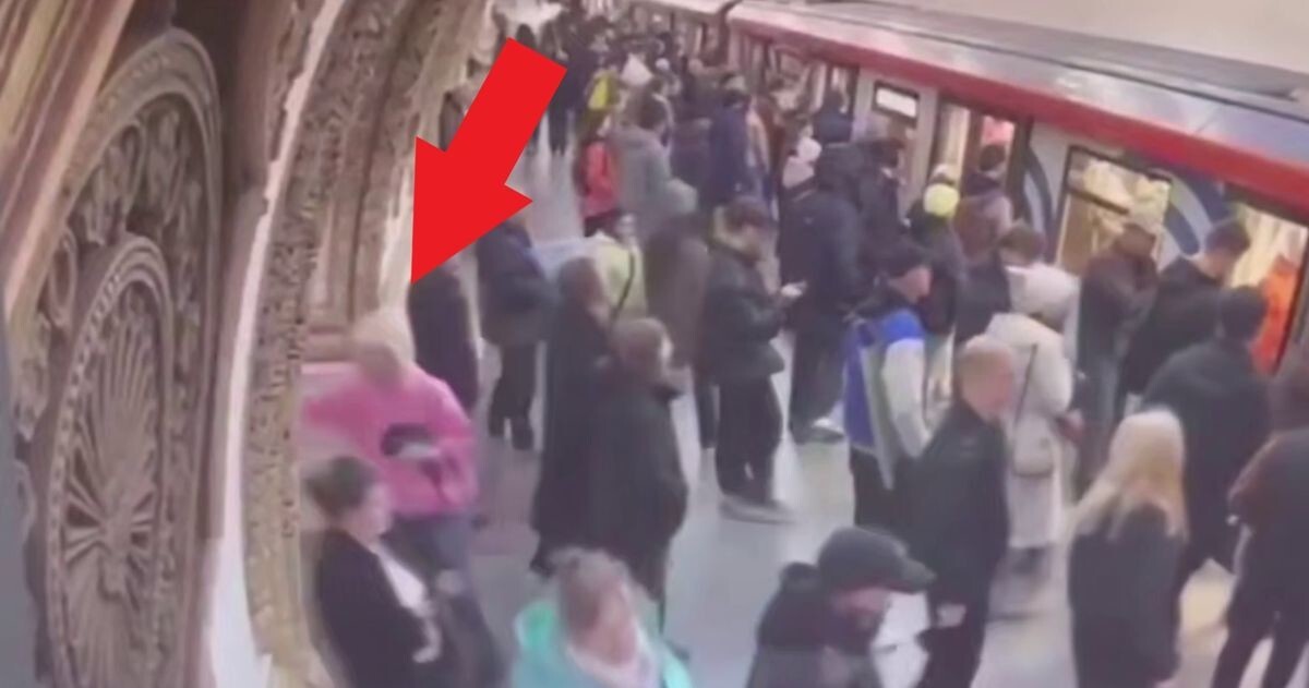 В Москве полицейские задержали парня, распылившего содержимое перцового  баллончика в метро