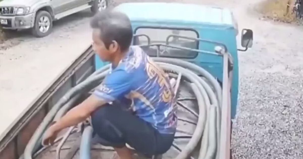 "Интересно, что это так бумкнуло?"