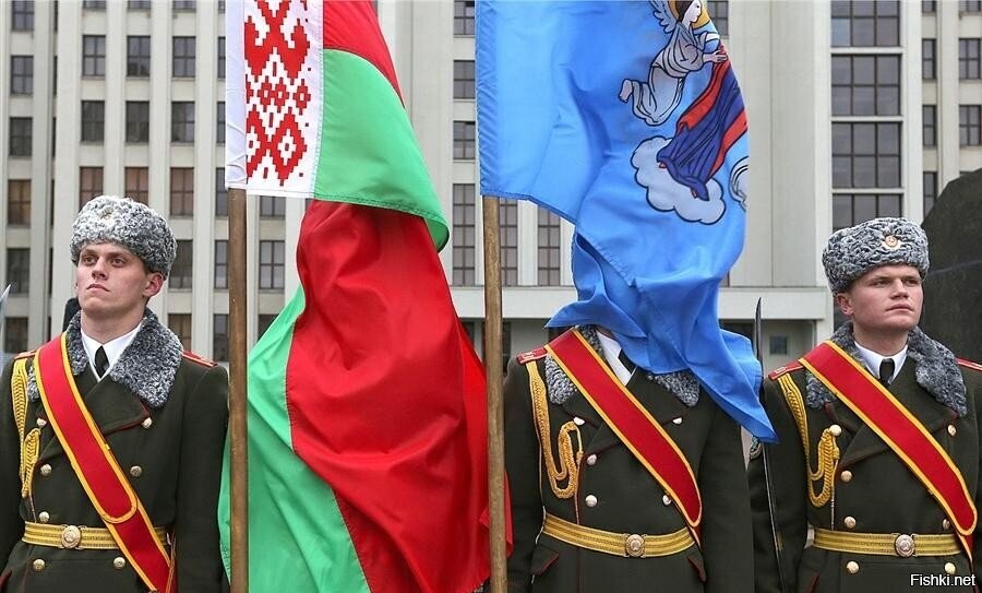 Интересно, что за флаг справа