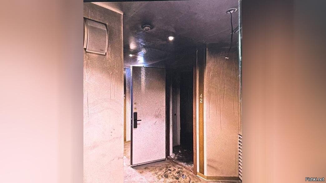 В Санкт-Петербурге в элитной новостройке на улице Челюскина рабочий, занимавш...